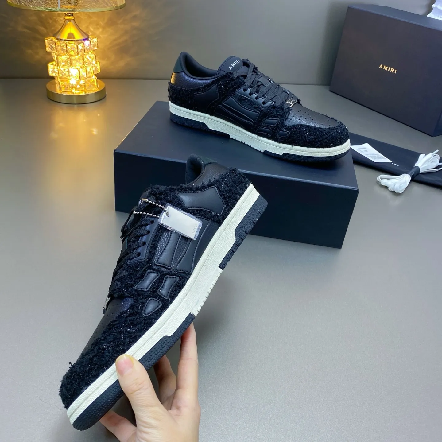 p580🐮🐮AMIRI Couple Style👑 The latest The Pacific Series Couple Style💀🦴Bone Stars Casual Sports Shoes Skateboard Shoes✔️ AMIRI's Pacific shoes are a sneaker that combines luxury and street style. Many celebrities and Internet celebrities have the same style. Its design and workmanship are very exquisite. Made of high-grade cow leather, soft to the touch and highly durable. 💎Fabrics: Original custom imported first-layer cowhide 💎Inner lining: Original customized breathable mesh 💎Foot: Original injection molded one-piece, comfortable, wear-resistant and not tiring for feet 💎Outsole: Original 1:1 molded three-color sole Original outsole 💎Sole thickness: 3CM 💎Size: Female 35-40 Male 39-46 💎Price; Top version 👑Special remarks Remark: (Female size 34 40 . Men's sizes 38 45 46 are customized and cannot be returned or exchanged. Please note when ordering! Thank you🤝🤝